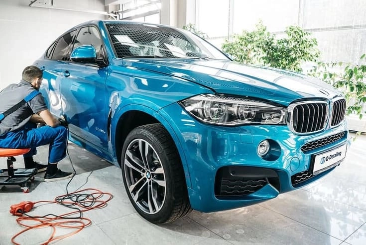 Russian detailing. Детейлинг БМВ. Полировка кузова BMW. Красивая отполированный БМВ В мастерской. Полировка БМВ картинки.